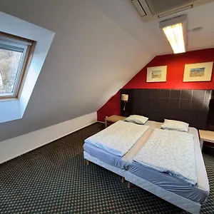 Excellent In Center 5 Min Walk From The Colonnade Apartman